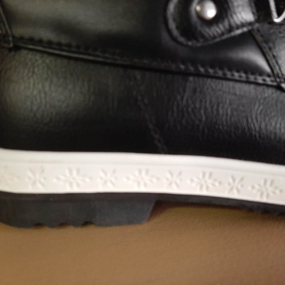 Winter Boots ~ Size 6 - Picture 3 of 4